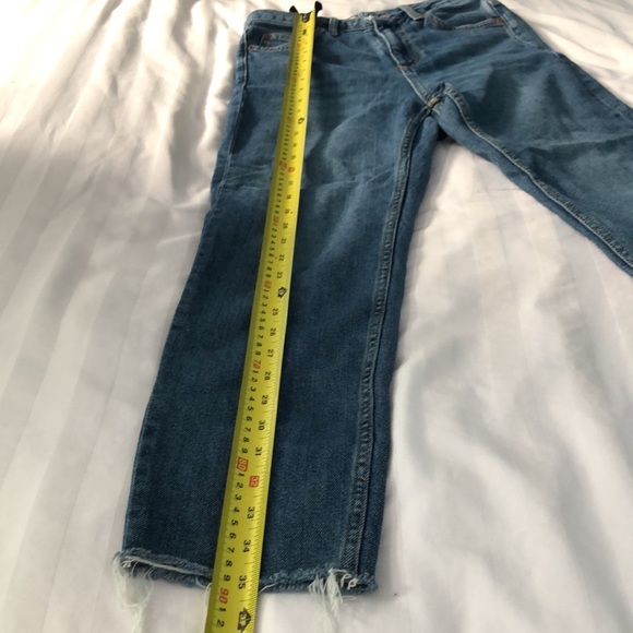 TOP SHOP MOTO medium wash cropped jeans. Size 26. - Picture 12 of 12